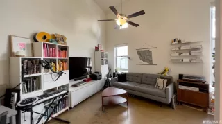 Photo #3: 422647766 Listing