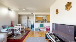 Photo #6: 422648864 Listing
