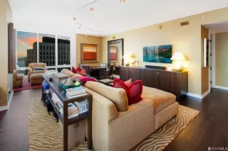 Photo #4: 422653247 Listing