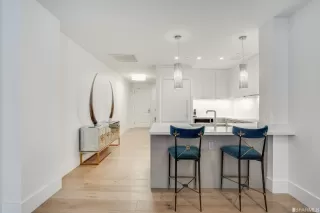 Photo #3: 422654795 Listing