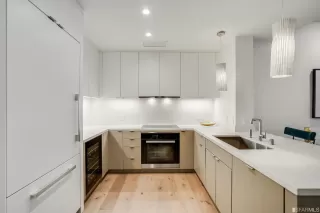 Photo #4: 422654795 Listing