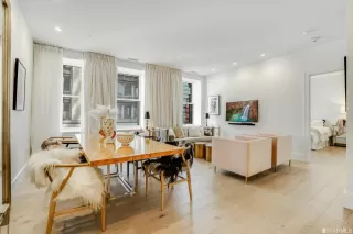 Photo #6: 422654795 Listing