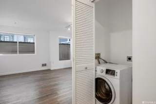 Photo #6: 422655114 Listing