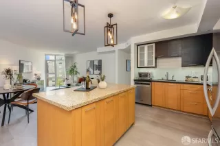 Photo #5: 422655491 Listing