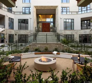 Photo #2: 422659386 Listing