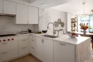 Photo #4: 422659386 Listing