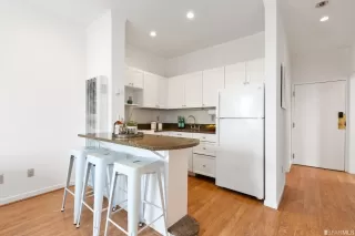 Photo #4: 422661790 Listing 