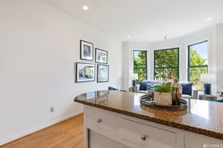 Photo #6: 422661790 Listing 