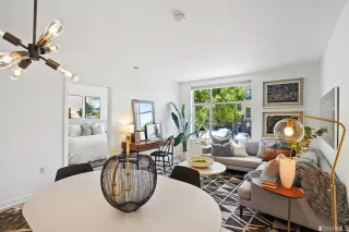 Photo #2: 422663354 Listing 