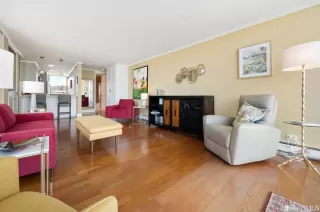 Photo #5: 422667829 Listing