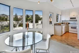 Photo #4: 422668827 Listing