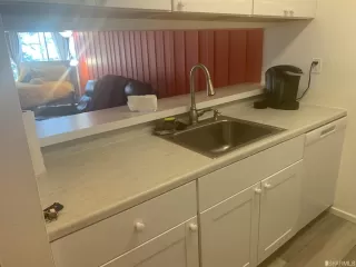 Photo #1: 422673114 Listing