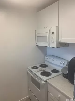 Photo #4: 422673114 Listing