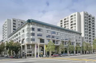 Photo #5: 422676127 Listing