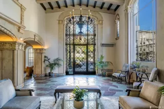 Photo #4: 422679873 Listing