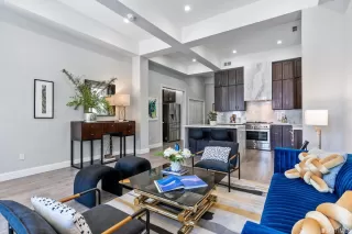 Photo #6: 422681506 Listing