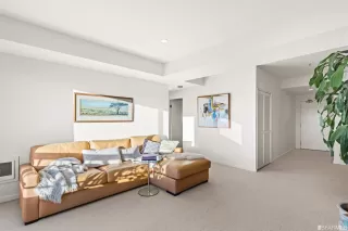 Photo #5: 422681737 Listing