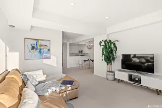 Photo #6: 422681737 Listing