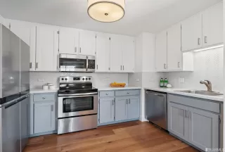 Photo #4: 422684947 Listing