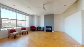 Photo #3: 422685201 Listing