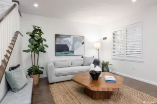 Photo #5: 422685403 Listing