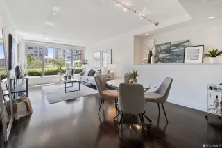 Photo #2: 422691205 Listing 