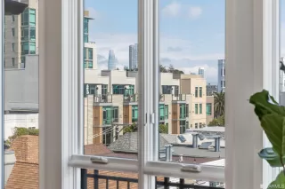 Photo #4: 422694025 Listing