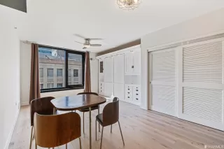 Photo #4: 422696036 Listing