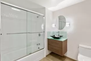 Photo #5: 422696036 Listing