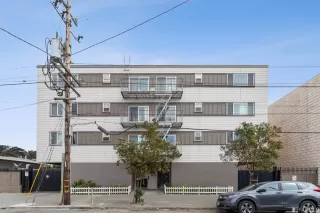 More Details about MLS # 422696046 : 1220 LA PLAYA STREET #303