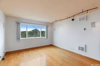 Photo #6: 422696046 Listing