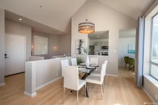 Photo #6: 422696361 Listing