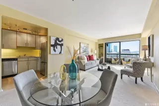 Photo #3: 422697315 Listing