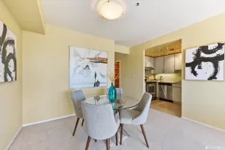 Photo #4: 422697315 Listing