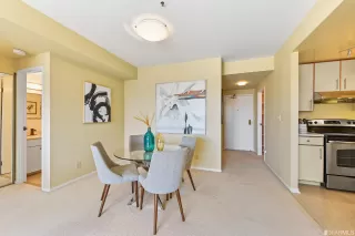 Photo #5: 422697315 Listing