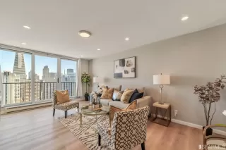 Photo #1: 422698300 Listing