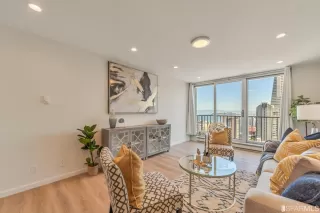 Photo #2: 422698300 Listing