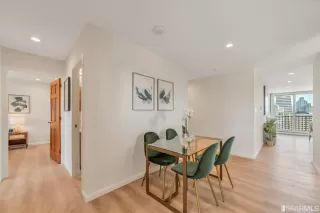 Photo #4: 422698300 Listing