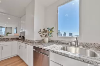 Photo #5: 422698300 Listing