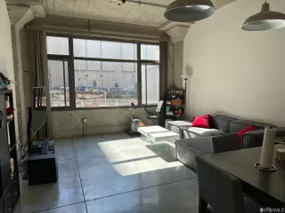 Photo #2: 422699401 Listing