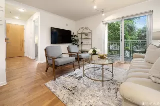 Photo #2: 422700482 Listing