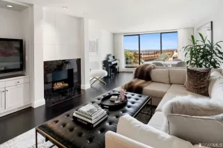 Photo #2: 422701861 Listing