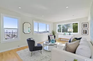 Photo #6: 422702868 Listing