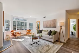 Photo #3: 422703389 Listing