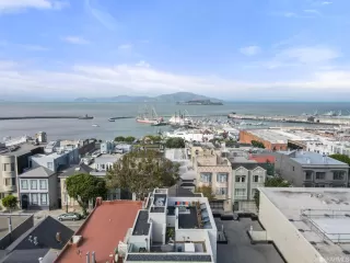 Photo #4: 422703651 Listing