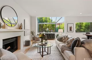 Photo #1: 422704039 Listing