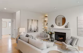 Photo #4: 422704039 Listing