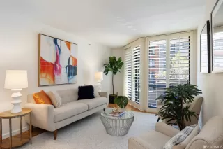 Photo #1: 422704070 Listing