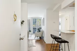 Photo #2: 422704070 Listing