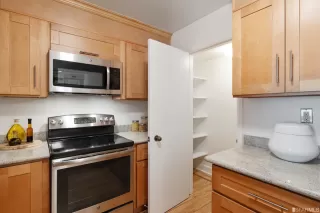 Photo #6: 422704070 Listing